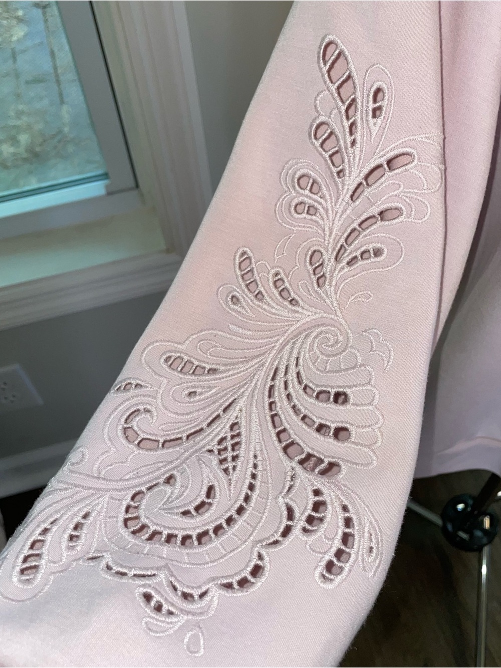 Elie Tahari Pale Pink Sweater Embroidered Cutwork Panel Cropped Sleeves Size 1x